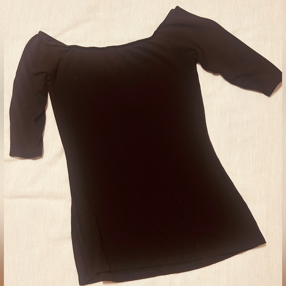 Lulu's Off-Shoulder Top - Picture 2 of 3